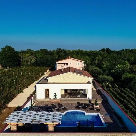 Mary With Pool And Sauna, Near The Town Nin Вилла