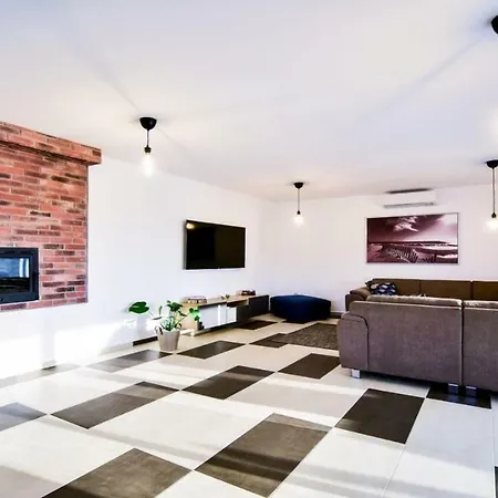 Villa Mary With Pool And Sauna, Near The Town Nin *